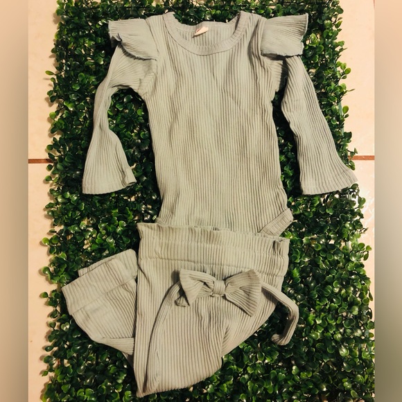 Patpat clothes the brown its size 60 and the other one 80 - Picture 2 of 2